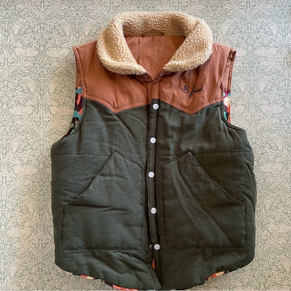 Big Fungus Mushroom Reversible Vest Sherpa Collar Forest Green & Tan - Picture 2 of 6